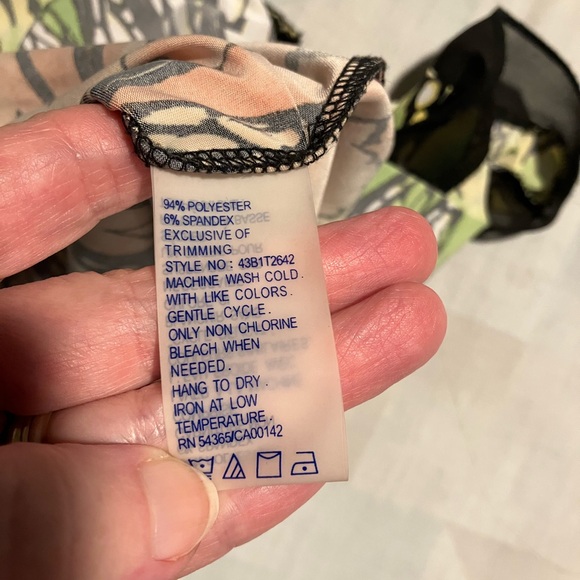 Peter Nygard Colorful Feather Pattern Blouse size Large - Picture 8 of 8